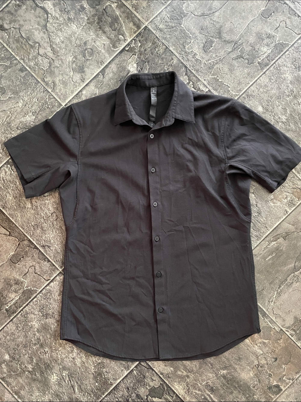 LULULEMON Athleisure Coastal Casual Short-Sleeve Men’s Black Button-Up Shirt